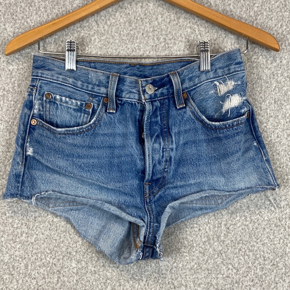 Levi’s 501 premium cotton cut off shorts size 26 summer Y2K retro cheeky jorts
